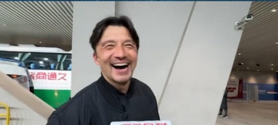  帶孩子和帶球隊(duì)哪個(gè)更累？謝暉笑言：都累，但帶孩子更累
