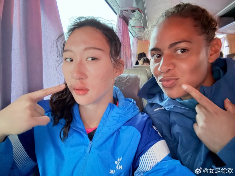  神勇！女足國門徐歡曬照，比賽中被球砸臉仍力保球門不失