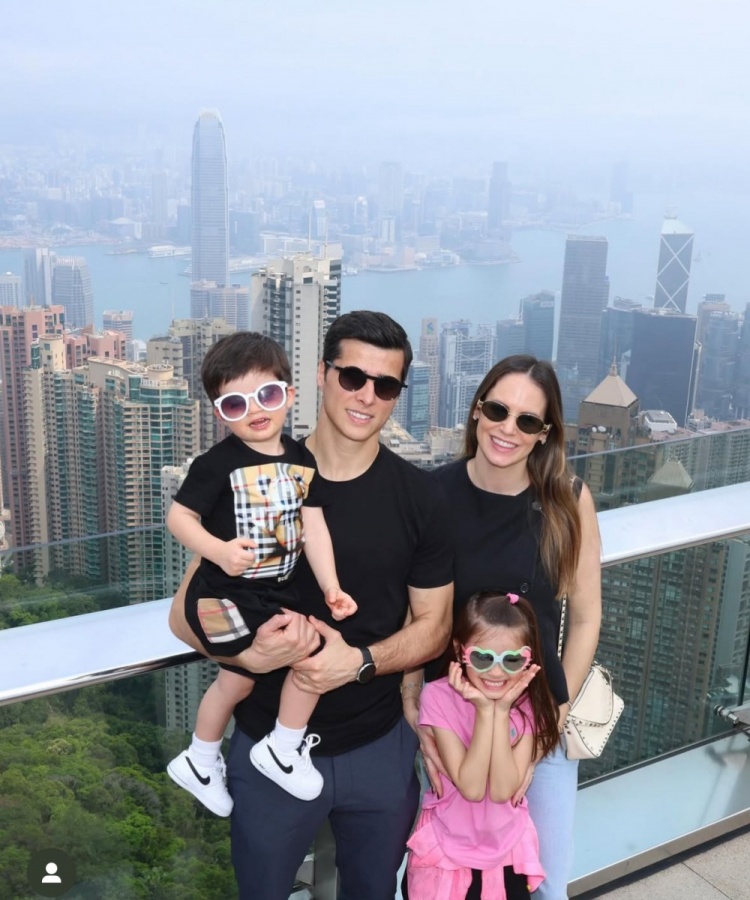  特謝拉帶家人赴中國香港過周末，陳晉一留言：這是個好地方
