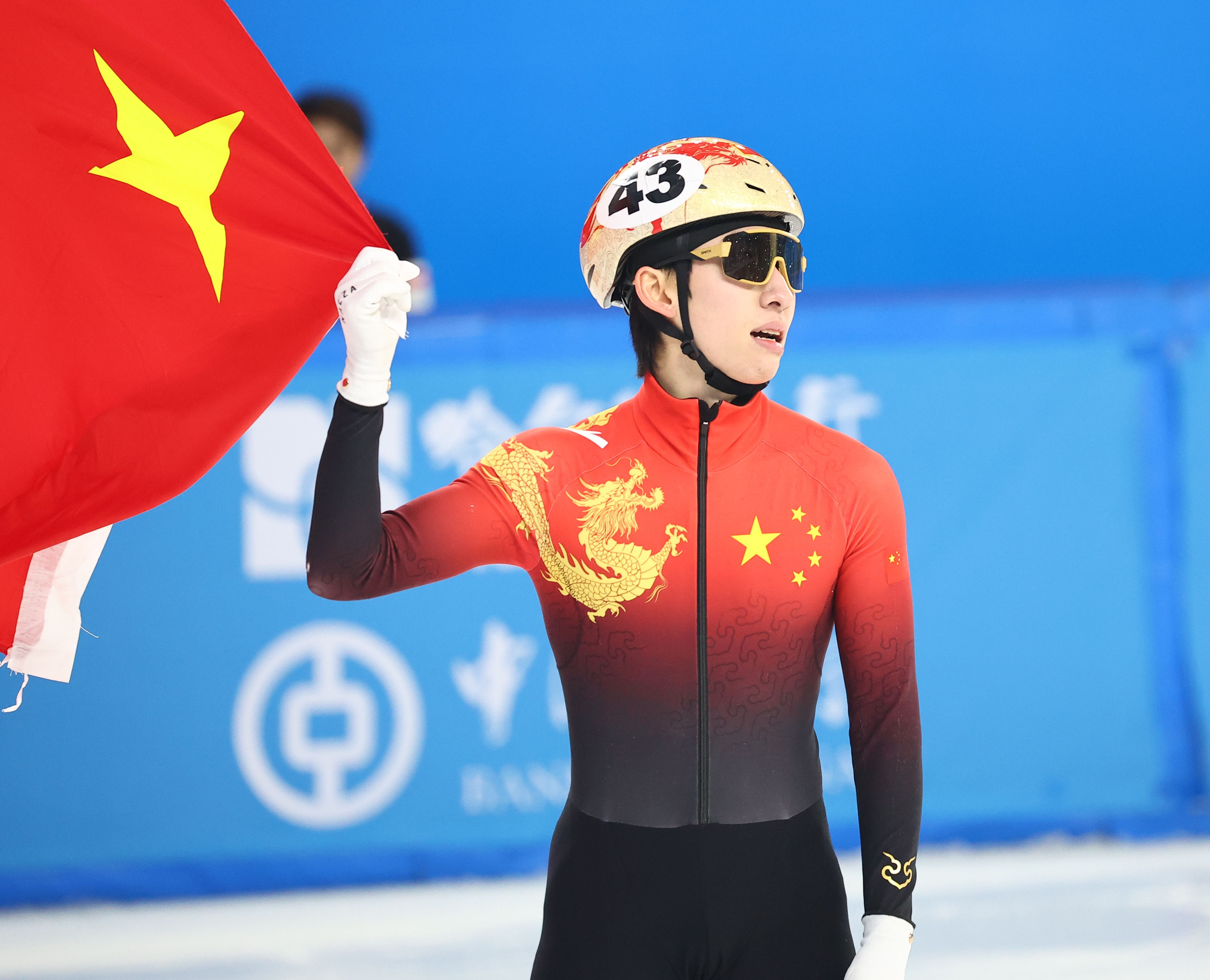媒體人:中國冰雪歸化非常成功,但足球歸化花更多錢卻連水花都沒