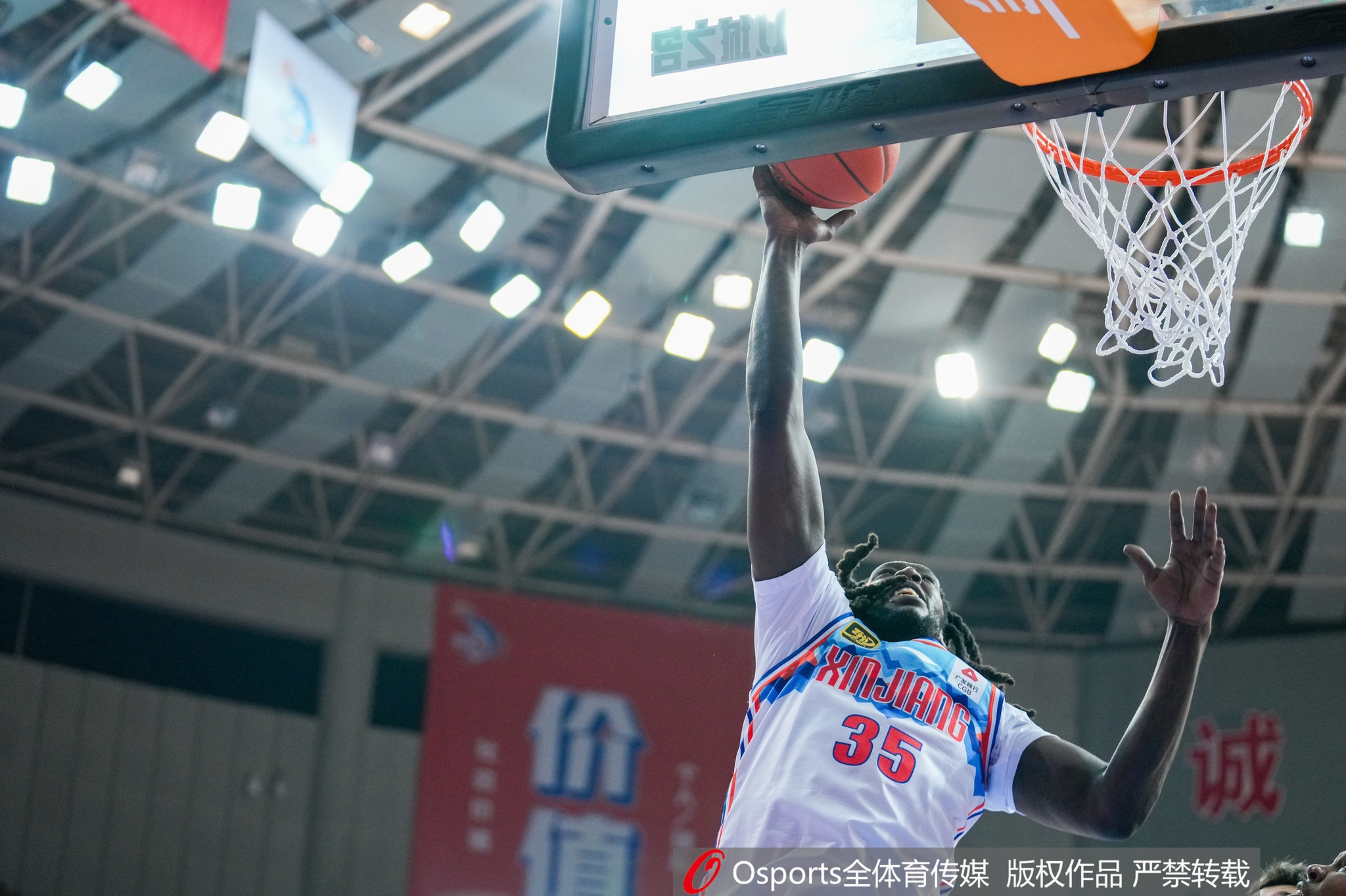  逐漸適應節奏！哈雷爾半場8中5拿到11分 扔進壓哨三分&正負值+11